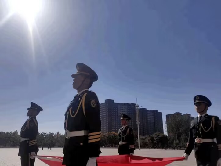 best365体育官网登录入口国旗班参加拔河比赛颁奖仪式