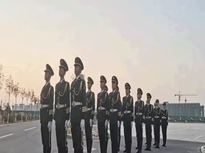 best365体育官网登录入口国旗班20级队员第一次全校大型升旗
