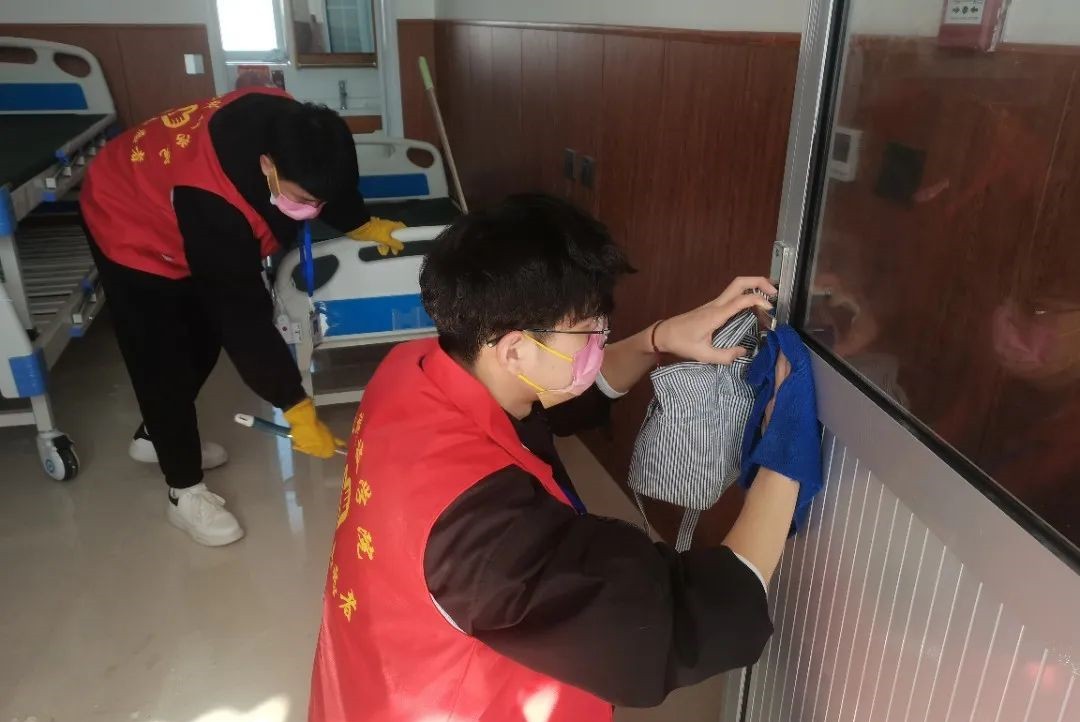 best365体育官网登录入口‖青年志愿者协会‖志愿敬老行，关爱传真情