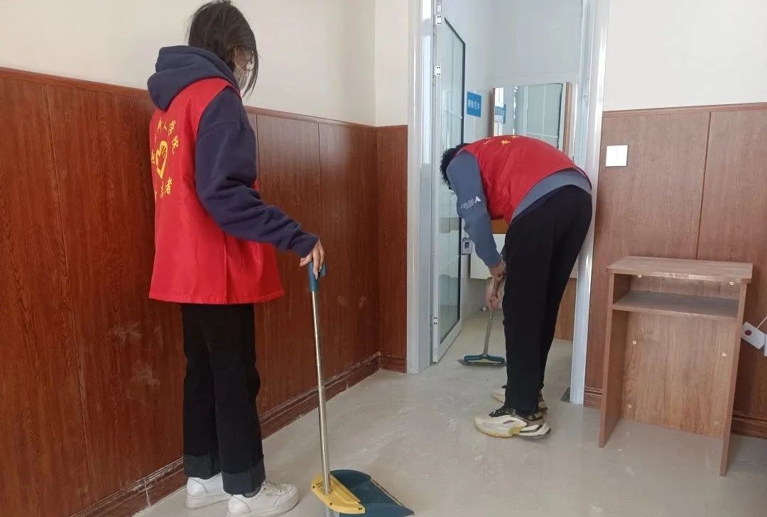 best365体育官网登录入口‖青年志愿者协会‖志愿敬老行，关爱传真情