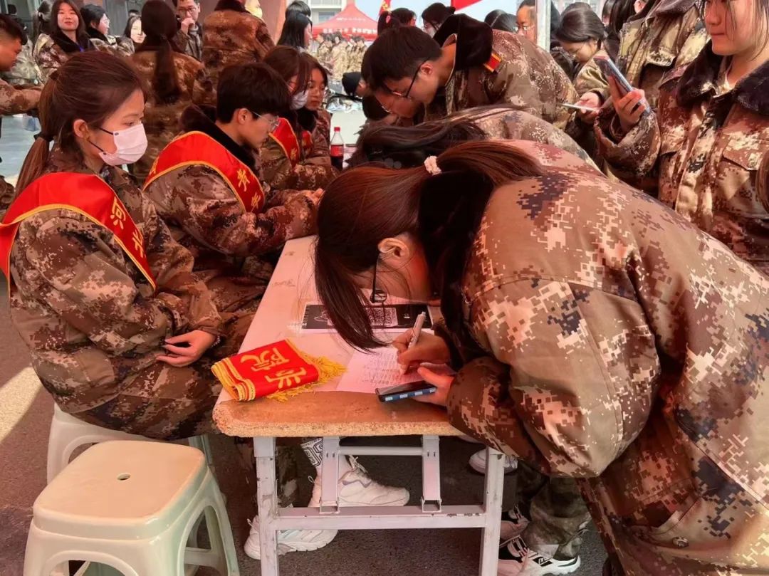 best365体育官网登录入口||青年志愿者协会||三月春风暖人心，雷锋精神永传承