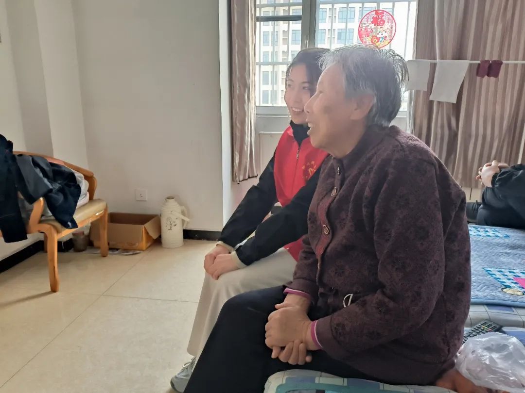 微微寸草心，浓浓敬老情