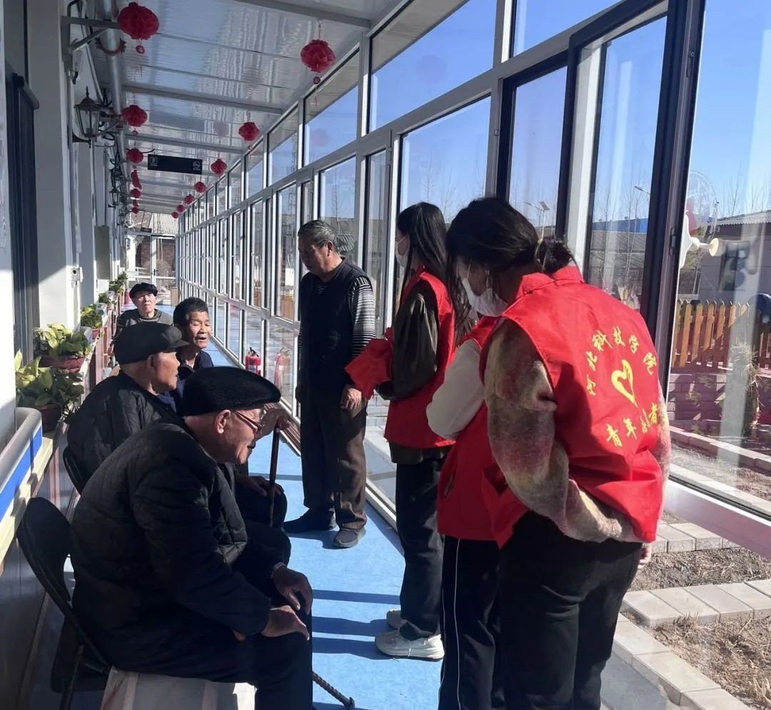 best365体育官网登录入口‖青年志愿者协会‖志愿敬老行，关爱传真情