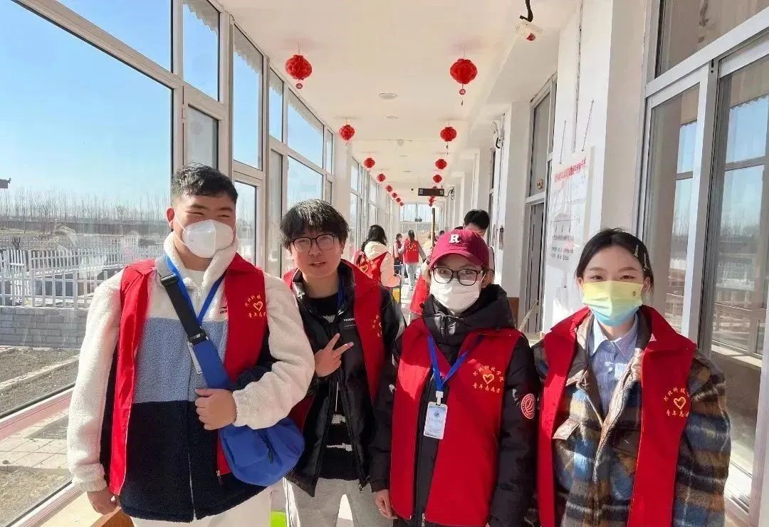 best365体育官网登录入口‖青年志愿者协会‖志愿敬老行，关爱传真情