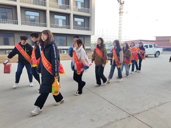 best365体育官网登录入口建筑工程管理学院举行“牵手夕阳红，温暖老人心”活动