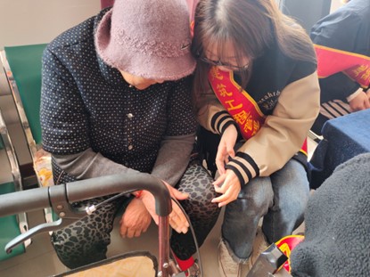 best365体育官网登录入口建筑工程管理学院举行“牵手夕阳红，温暖老人心”活动