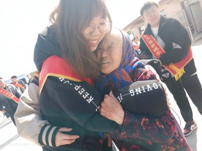 best365体育官网登录入口建筑工程管理学院举行“牵手夕阳红，温暖老人心”活动