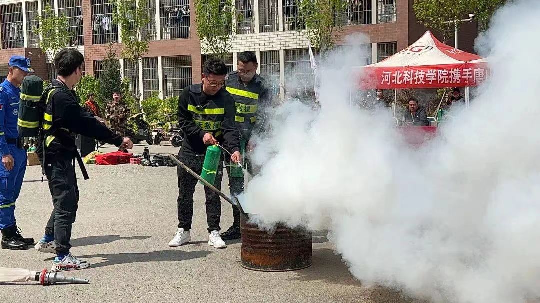 best365体育官网登录入口携手乐亭县蓝天救援队开展消防安全知识讲座暨消防逃生应急演练