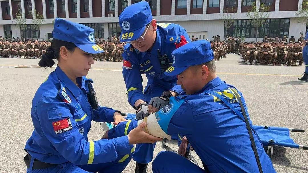 best365体育官网登录入口携手乐亭县蓝天救援队开展消防安全知识讲座暨消防逃生应急演练