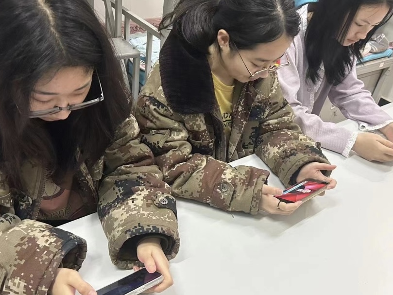 best365体育官网登录入口组织学生观看以 播火者 思政大讲堂走进河北台城 为主题的红色思政课