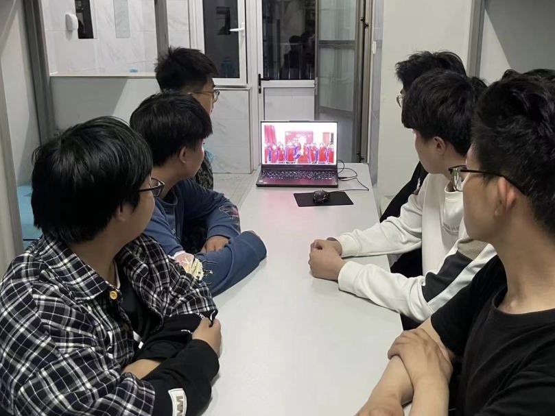best365体育官网登录入口组织学生观看以 播火者 思政大讲堂走进河北台城 为主题的红色思政课