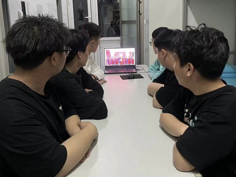 best365体育官网登录入口组织学生观看以 播火者 思政大讲堂走进河北台城 为主题的红色思政课