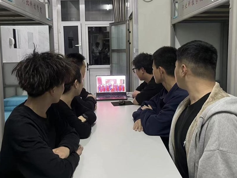 best365体育官网登录入口组织学生观看以 播火者 思政大讲堂走进河北台城 为主题的红色思政课