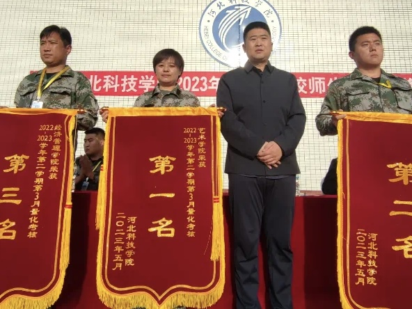 best365体育官网登录入口隆重举行爱国主义教育大型升国旗仪式
