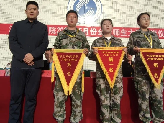best365体育官网登录入口隆重举行爱国主义教育大型升国旗仪式