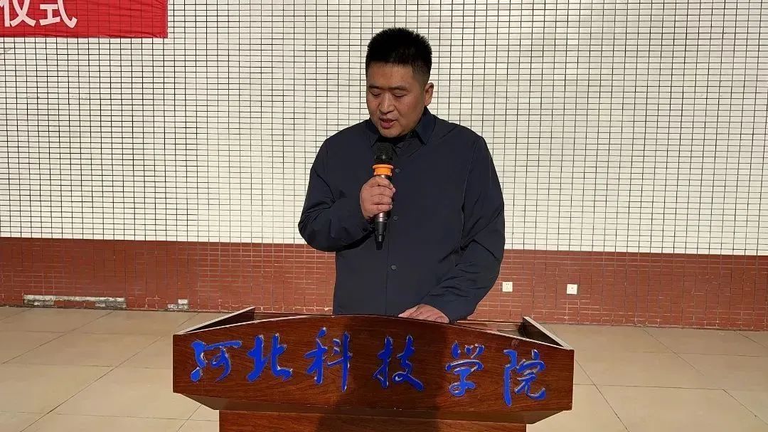 best365体育官网登录入口隆重举行爱国主义教育大型升国旗仪式