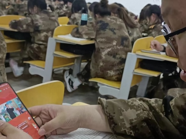 best365体育官网登录入口组织全校学生观看以学习思想跟党走勇当先锋建新功”为主题的五四网络展播 第 13 张