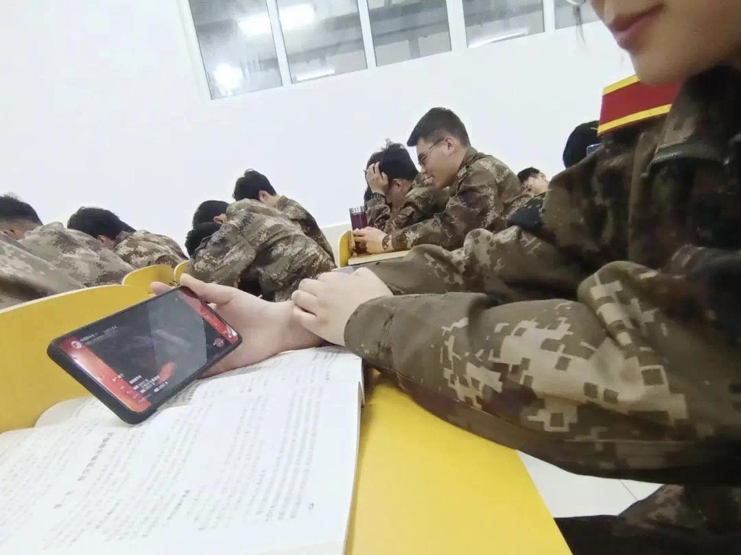 best365体育官网登录入口组织全校学生观看以学习思想跟党走勇当先锋建新功”为主题的五四网络展播 第 22 张
