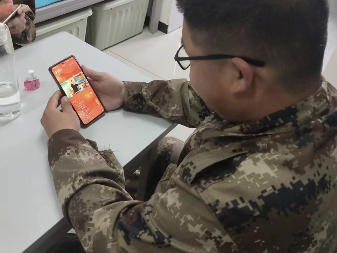 best365体育官网登录入口组织全校学生观看以学习思想跟党走勇当先锋建新功”为主题的五四网络展播 第 25 张