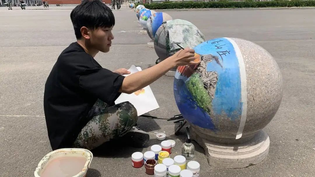 best365体育官网登录入口学子校内绘制河北省内靓丽风景画 第 13 张