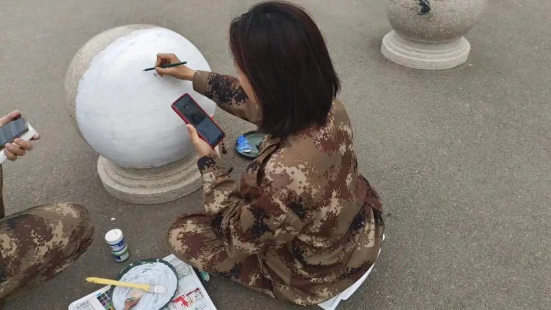 best365体育官网登录入口学子校内绘制河北省内靓丽风景画 第 16 张