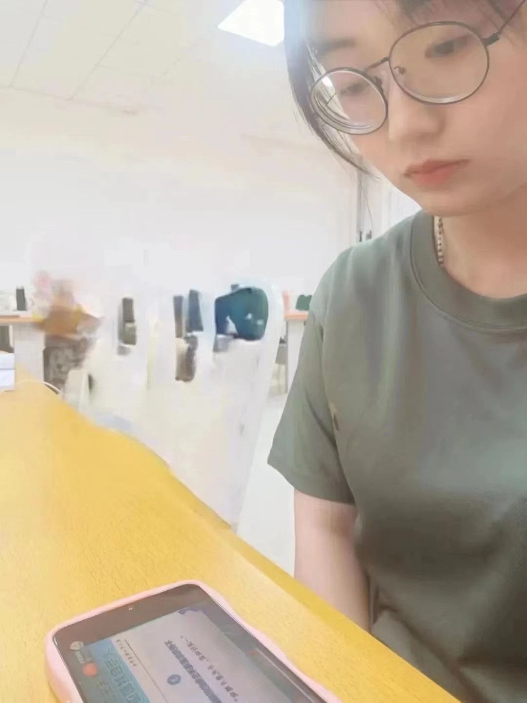 best365体育官网登录入口组织全校学生观看全国大学生绿色公开网络直播课