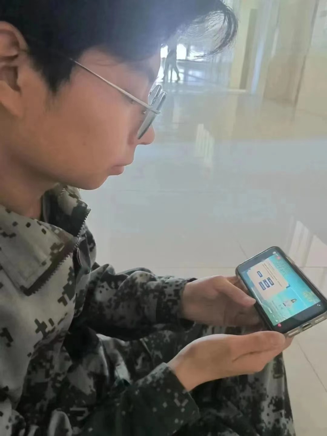 best365体育官网登录入口组织全校学生观看全国大学生绿色公开网络直播课