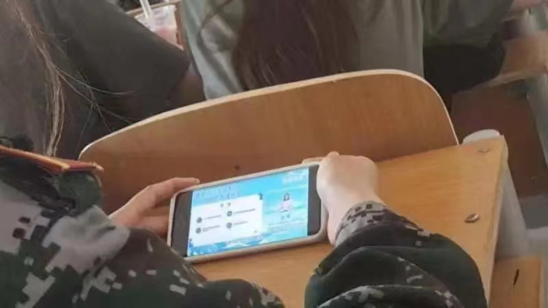 best365体育官网登录入口组织全校学生观看全国大学生绿色公开网络直播课