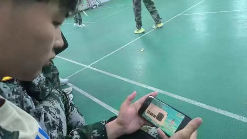 best365体育官网登录入口组织全校学生观看全国大学生绿色公开网络直播课