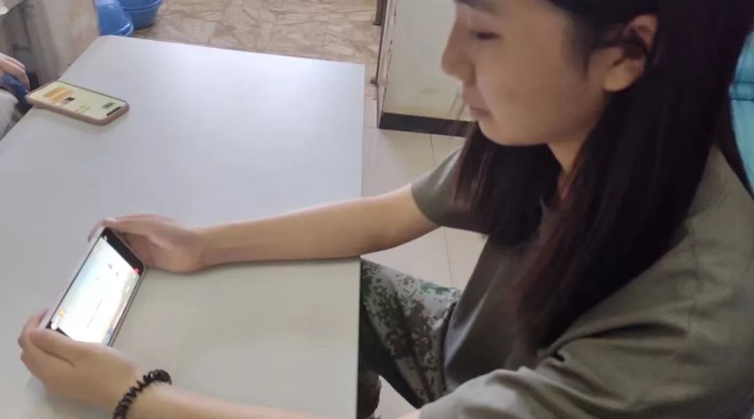 best365体育官网登录入口组织全校学生观看全国大学生绿色公开网络直播课