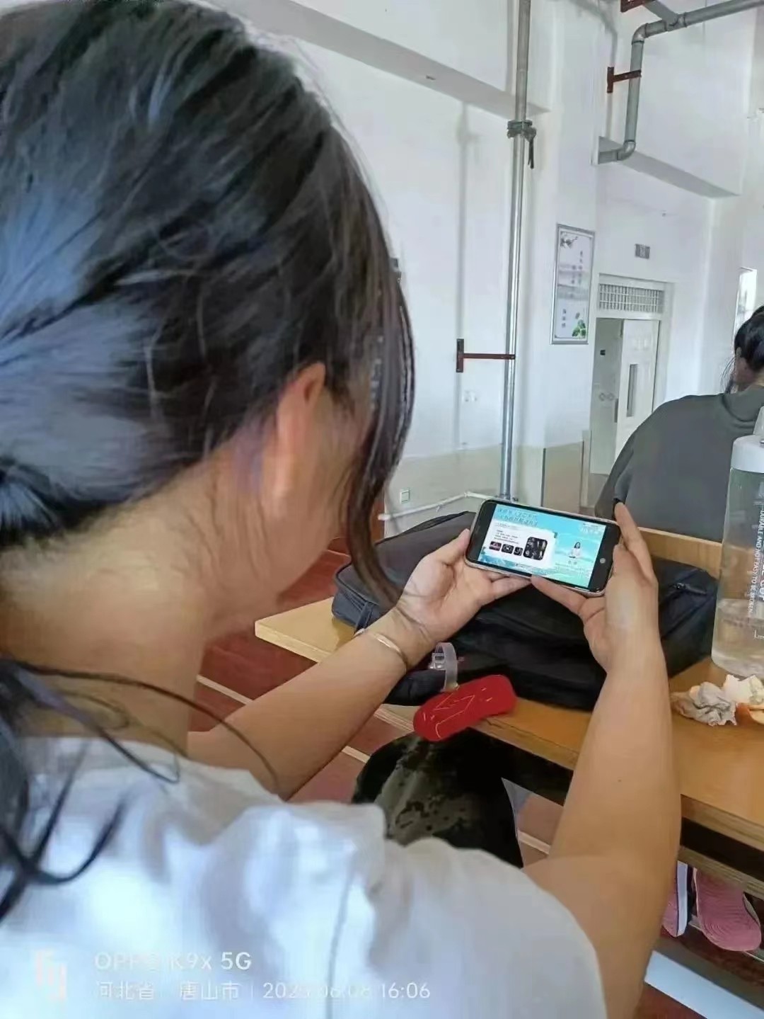 best365体育官网登录入口组织全校学生观看全国大学生绿色公开网络直播课