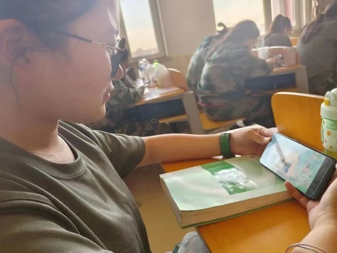best365体育官网登录入口组织全校学生观看全国大学生绿色公开网络直播课
