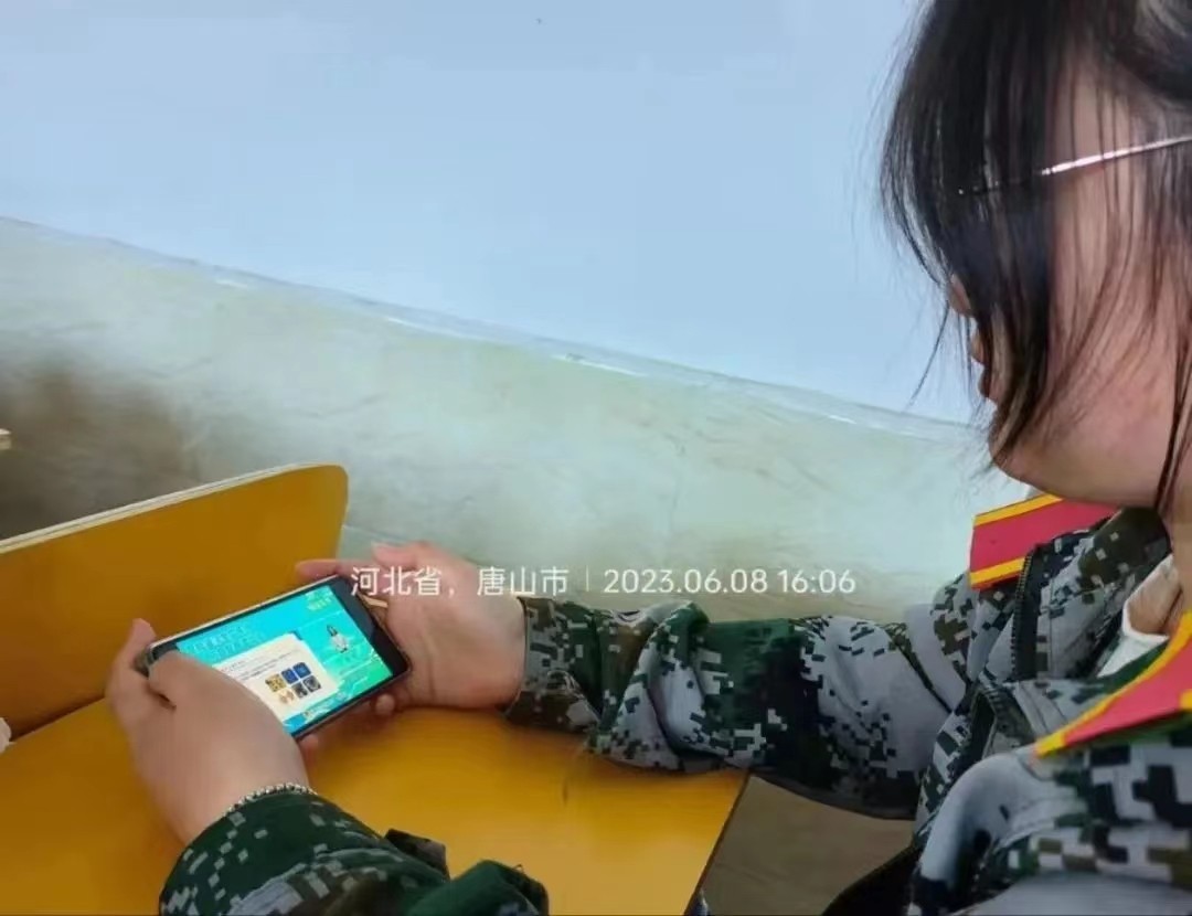 best365体育官网登录入口组织全校学生观看全国大学生绿色公开网络直播课
