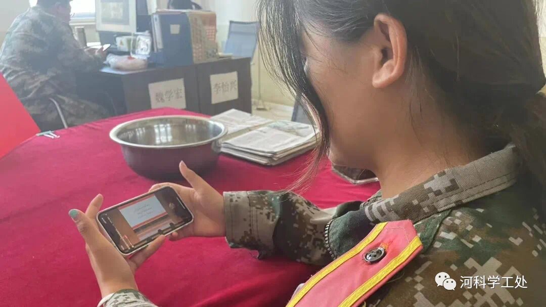 best365体育官网登录入口组织全校学生观看大学生就业引航计划省级示范宣讲直播课