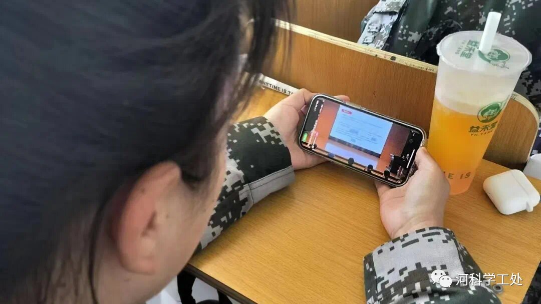 best365体育官网登录入口组织全校学生观看大学生就业引航计划省级示范宣讲直播课