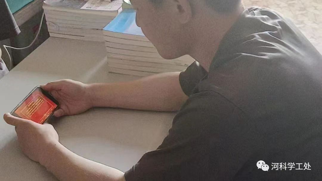 best365体育官网登录入口组织全校学生观看大学生就业引航计划省级示范宣讲直播课