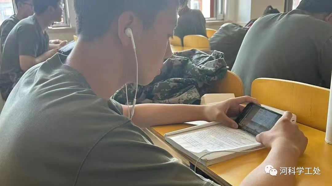best365体育官网登录入口组织全校学生观看大学生就业引航计划省级示范宣讲直播课