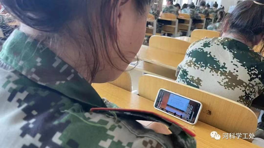best365体育官网登录入口组织全校学生观看大学生就业引航计划省级示范宣讲直播课