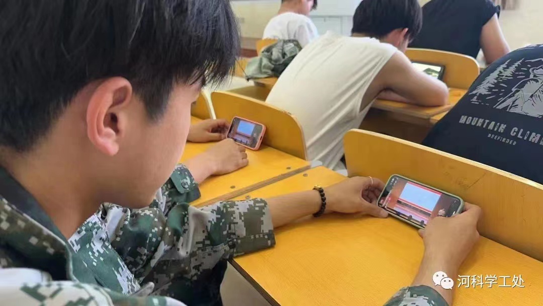 best365体育官网登录入口组织全校学生观看大学生就业引航计划省级示范宣讲直播课