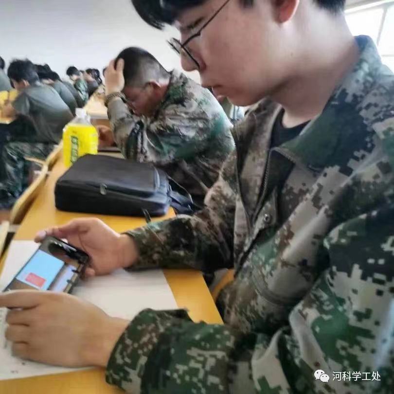 best365体育官网登录入口组织全校学生观看大学生就业引航计划省级示范宣讲直播课