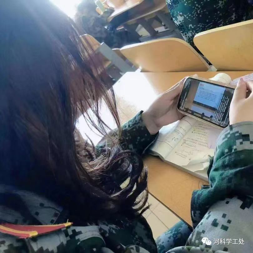 best365体育官网登录入口组织全校学生观看大学生就业引航计划省级示范宣讲直播课