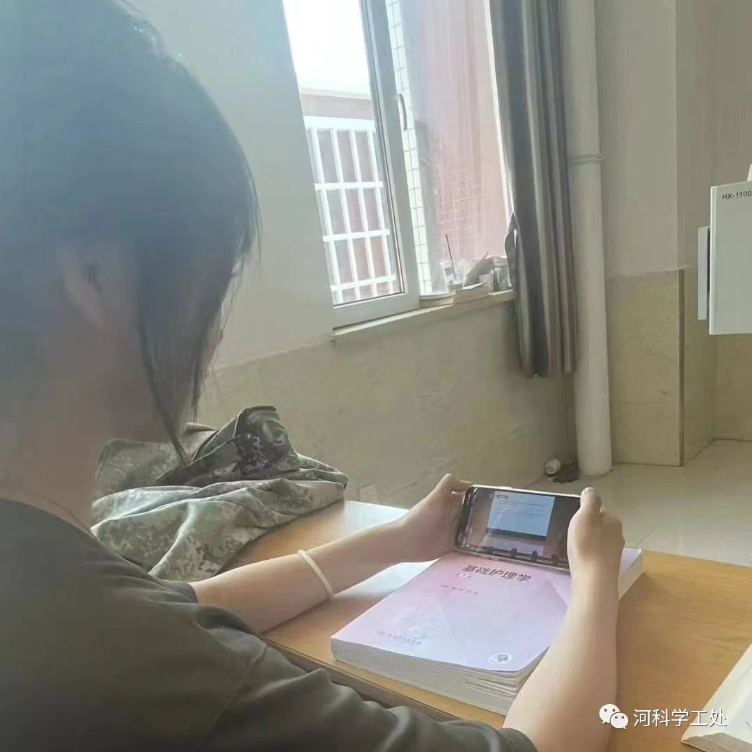 best365体育官网登录入口组织全校学生观看大学生就业引航计划省级示范宣讲直播课