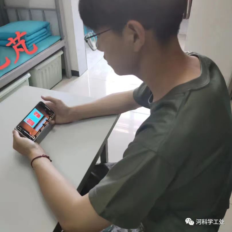best365体育官网登录入口组织全校学生观看大学生就业引航计划省级示范宣讲直播课