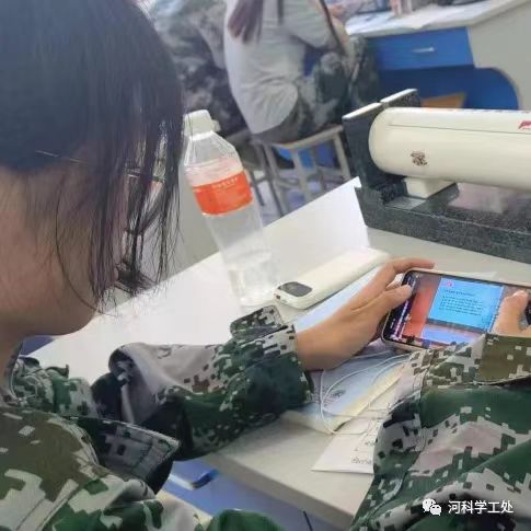 best365体育官网登录入口组织全校学生观看大学生就业引航计划省级示范宣讲直播课