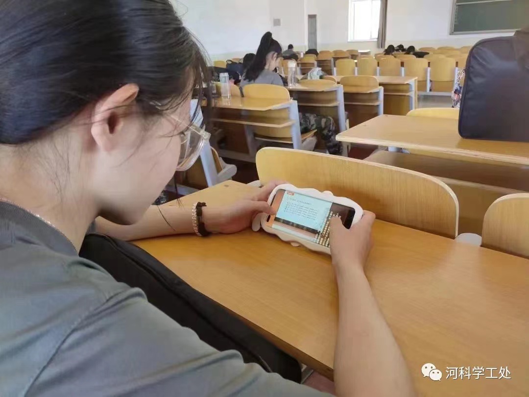 best365体育官网登录入口组织全校学生观看大学生就业引航计划省级示范宣讲直播课