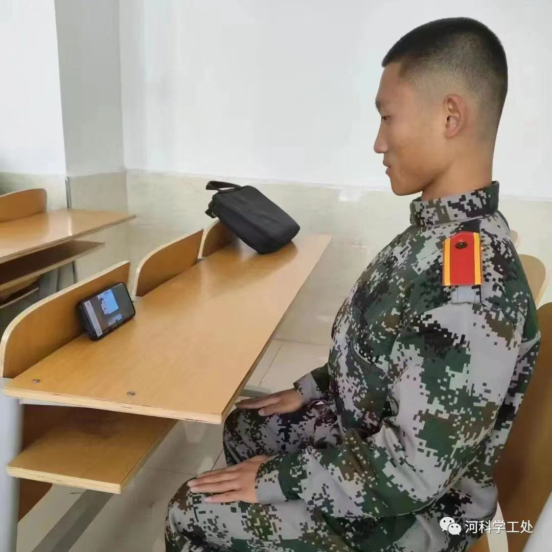 best365体育官网登录入口组织全校学生观看大学生就业引航计划省级示范宣讲直播课