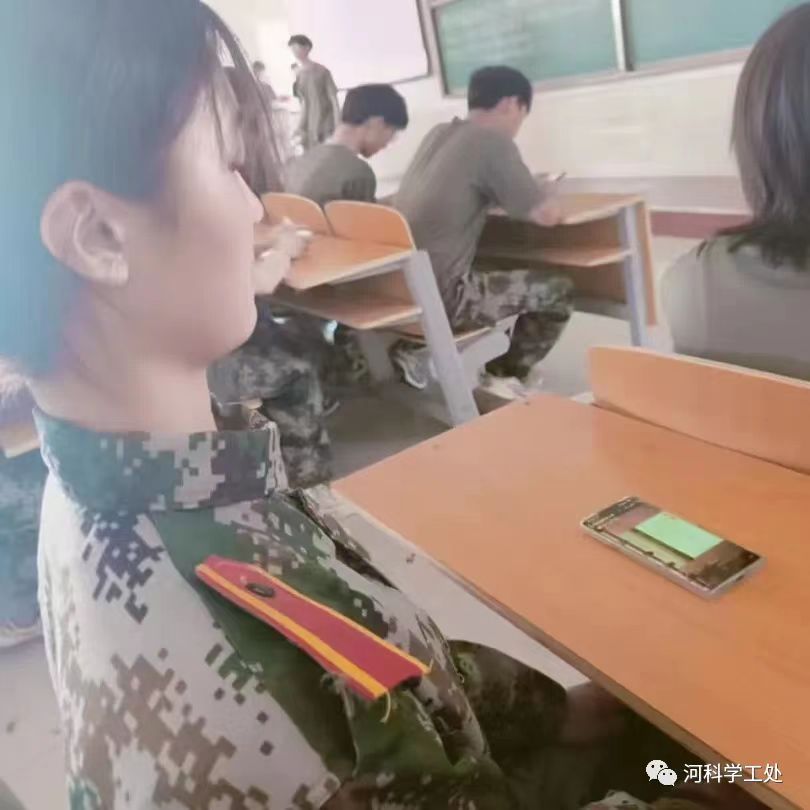best365体育官网登录入口组织全校学生观看大学生就业引航计划省级示范宣讲直播课