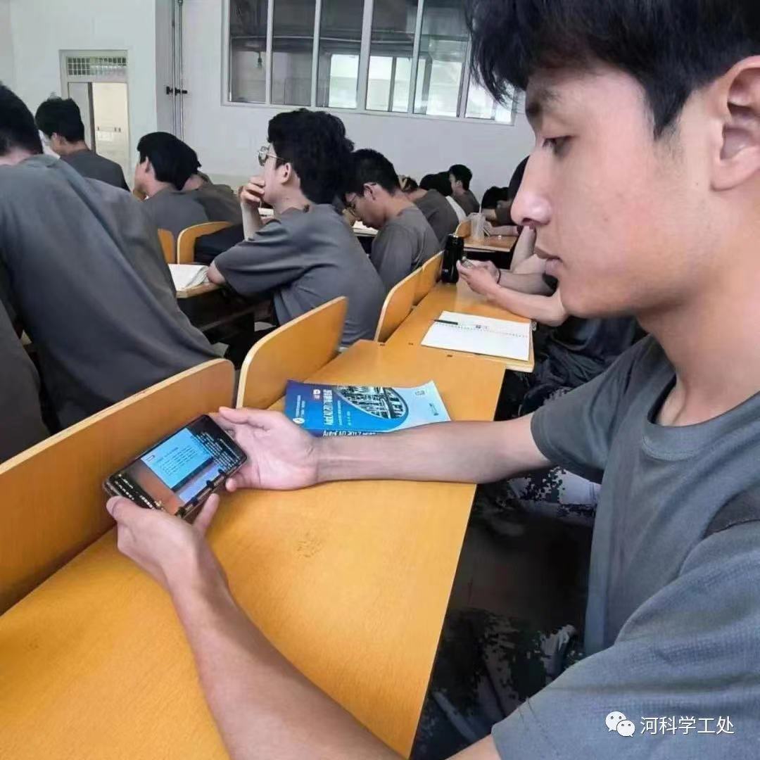 best365体育官网登录入口组织全校学生观看大学生就业引航计划省级示范宣讲直播课