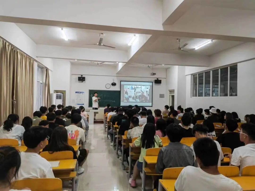 best365体育官网登录入口组织全体同学观看2023年大学生“返家乡”“三下乡”社会实践安全教育直播讲座