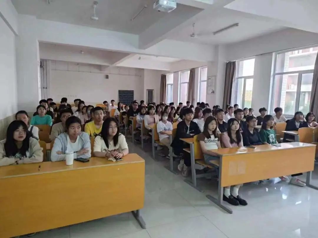 best365体育官网登录入口组织全体同学观看2023年大学生“返家乡”“三下乡”社会实践安全教育直播讲座